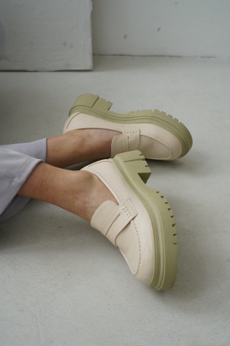 S36-2 Лоферы на платформе молочные экокожа фото 2